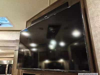 2019 Highland RV 427BHS — photo 12 view