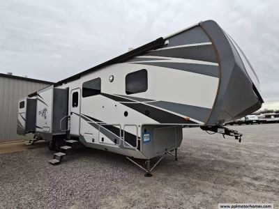 2019 Highland RV 427BHS — front three-quarter view