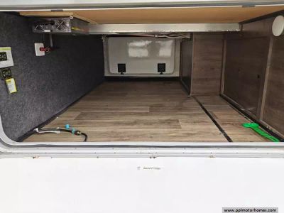 2019 Highland RV 427BHS — photo 55 view