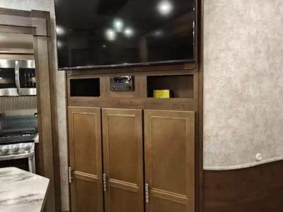 2019 Highland RV 427BHS — photo 11 view