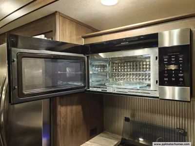 2019 Highland RV 427BHS — photo 23 view