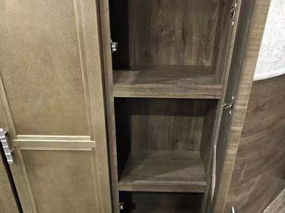 2019 Highland RV 427BHS — photo 15 view