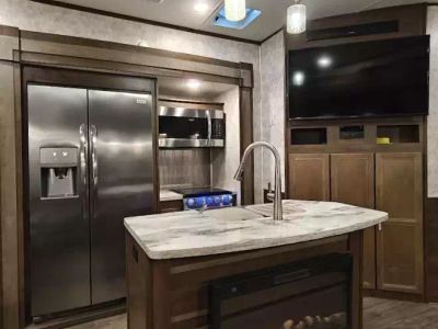 2019 Highland RV 427BHS — photo 16 view