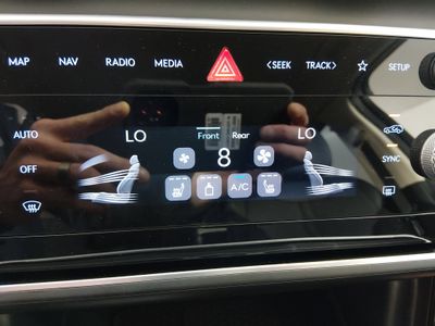 2025 Genesis GV80 - Photo 18