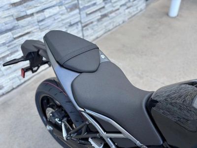 2025 Suzuki GSX-8R - Photo 8