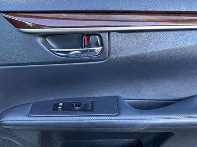 2013 Lexus ES 350 - Photo 18