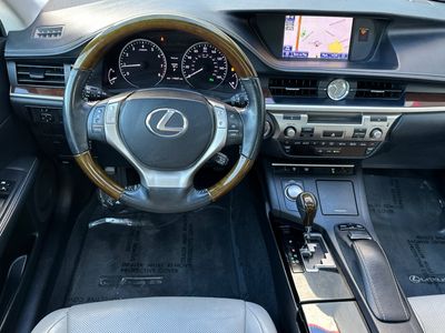 2013 Lexus ES 350 - Photo 15