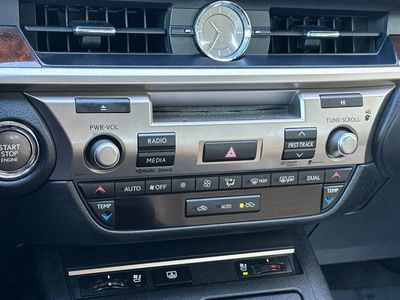 2013 Lexus ES 350 - Photo 22