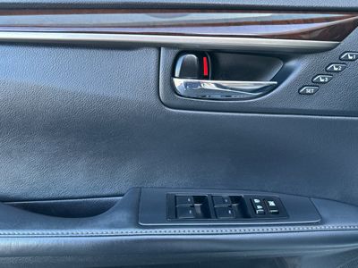 2013 Lexus ES 350 - Photo 12
