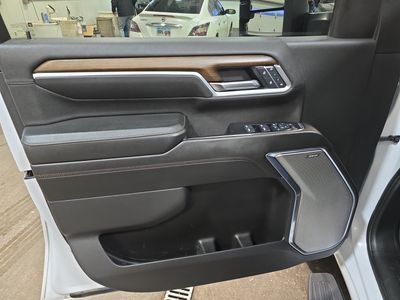 2025 Chevrolet Silverado 2500HD — photo 9 view