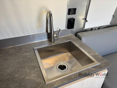 2026 Airstream Flying Cloud - Photo 10