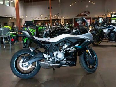 2026 CFMOTO 675SS — front three-quarter view