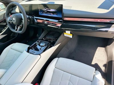 2027 BMW 5 Series — photo 23 view