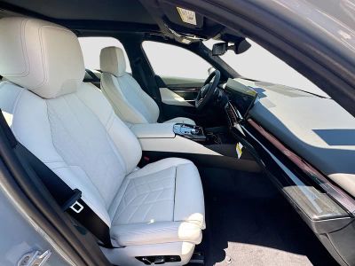 2027 BMW 5 Series — photo 22 view