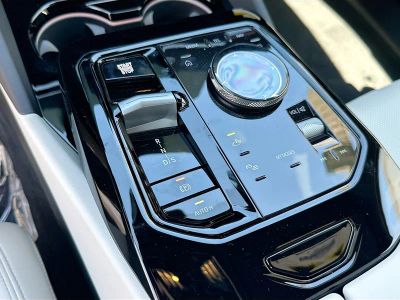 2027 BMW 5 Series — photo 14 view