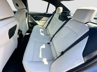 2027 BMW 5 Series — photo 19 view