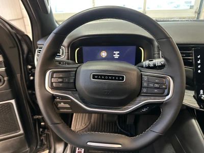 2024 Jeep Wagoneer — photo 8 view