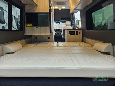 2025 Tiffin Motorhomes GT1 — photo 34 view