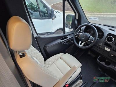 2025 Tiffin Motorhomes GT1 — photo 13 view