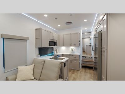 2025 Alliance RV Avenue - Photo 4