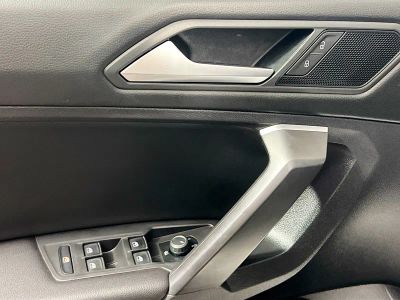 2021 Volkswagen Tiguan — photo 14 view
