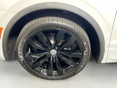 2021 Volkswagen Tiguan — photo 11 view