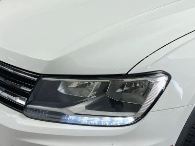 2021 Volkswagen Tiguan — photo 9 view