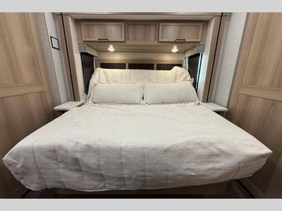 2027 Dynamax Europa S — photo 9 view