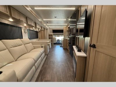 2027 Dynamax Europa S — photo 7 view