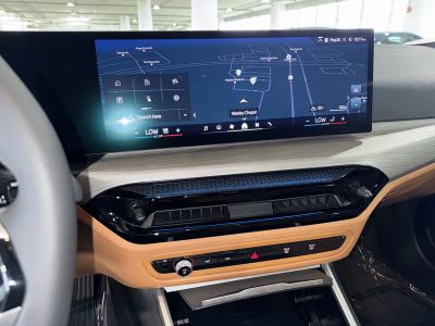 2025 BMW i4 — photo 25 view