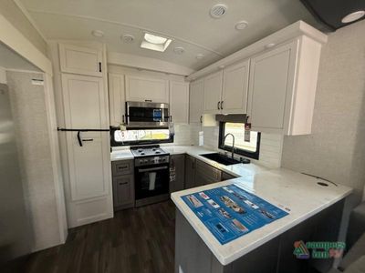 2025 Jayco North Point — photo 9 view