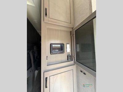 2025 Jayco North Point — photo 19 view
