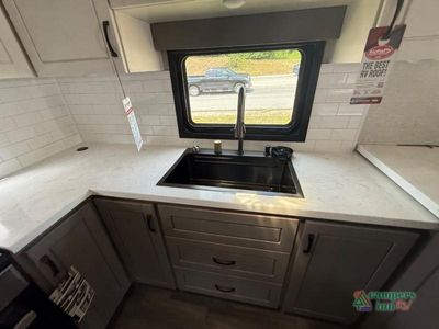 2025 Jayco North Point — photo 10 view