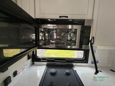2025 Jayco North Point — photo 13 view