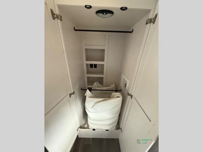 2025 Jayco North Point — photo 28 view