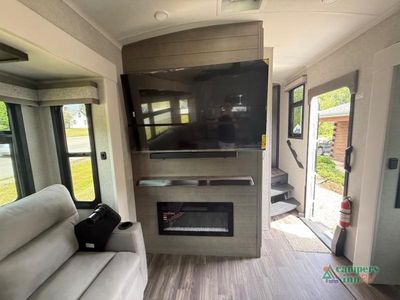 2025 Jayco North Point — photo 7 view