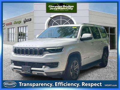 2022 Jeep Wagoneer Series III 4x4 in Bright White Clearcoat — front three-quarter view