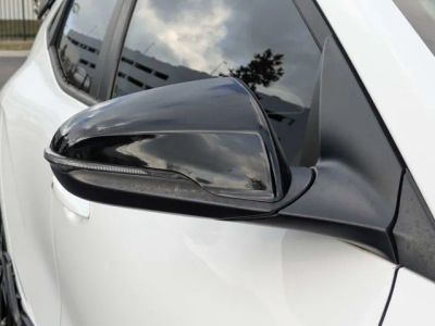 2021 Hyundai Veloster — photo 11 view
