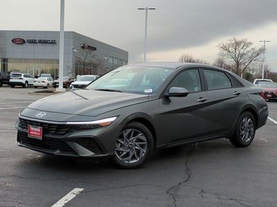 2024 Hyundai Elantra - Photo 2
