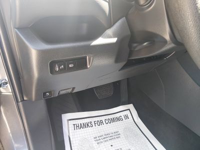 2025 Toyota RAV4 — photo 13 view