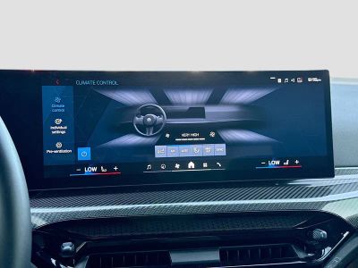 2025 BMW M2 — photo 32 view