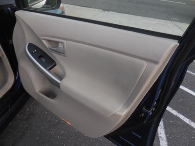 2011 Toyota Prius - Photo 13