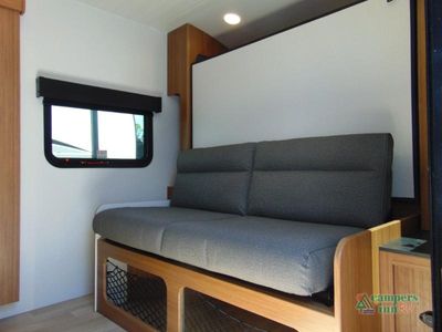 2025 Keystone RV Reign - Photo 7