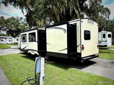 2017 CrossRoads Sunset Trail Super Lite — rear three-quarter view