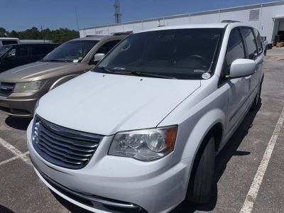 2015 Chrysler Town &amp; Country — rear three-quarter view