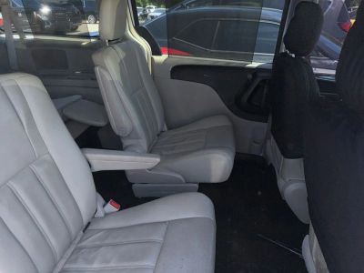 2015 Chrysler Town &amp; Country — photo 8 view