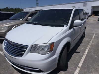 2015 Chrysler Town &amp; Country — interior view