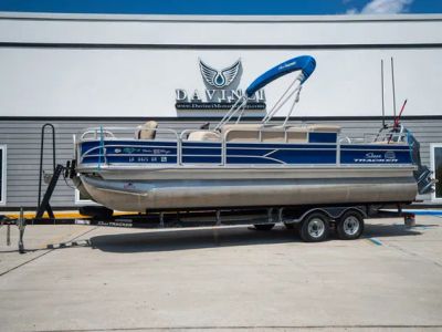 2017 Sun Tracker 22DLX Fishing Barge — detail view