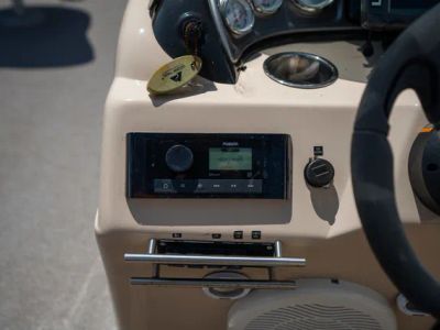 2017 Sun Tracker 22DLX Fishing Barge — photo 23 view