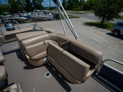 2017 Sun Tracker 22DLX Fishing Barge — photo 14 view